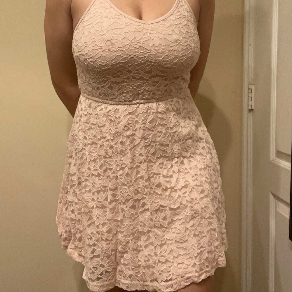 Light pink lace dress with ajustable straps